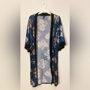 Forever 21 floral velvet robe, Size: Medium, Reposh